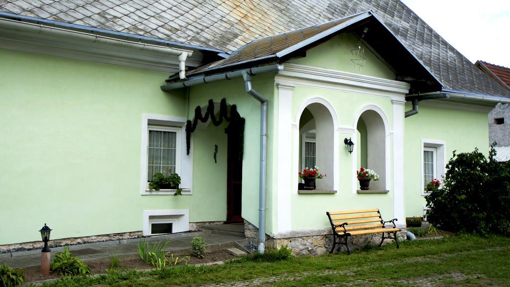Zemianska Kúria Vachtár Hotel Kralova Lehota Exterior foto